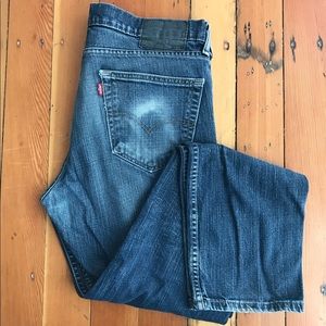 Medium wash Levi’s 511